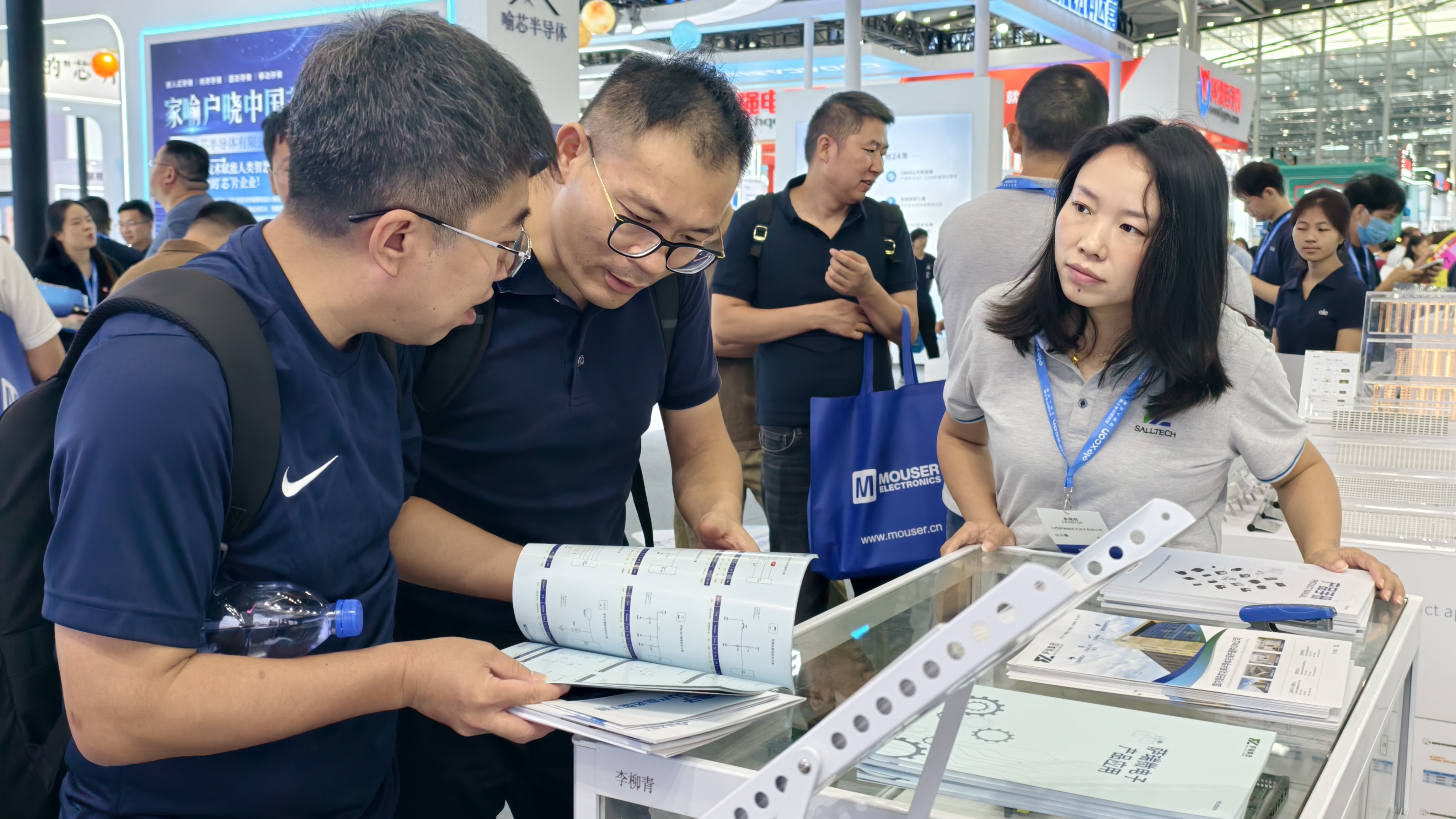 荣耀收官！江西mile米乐微电子闪耀 2025 深圳电子展并荣获年度大奖